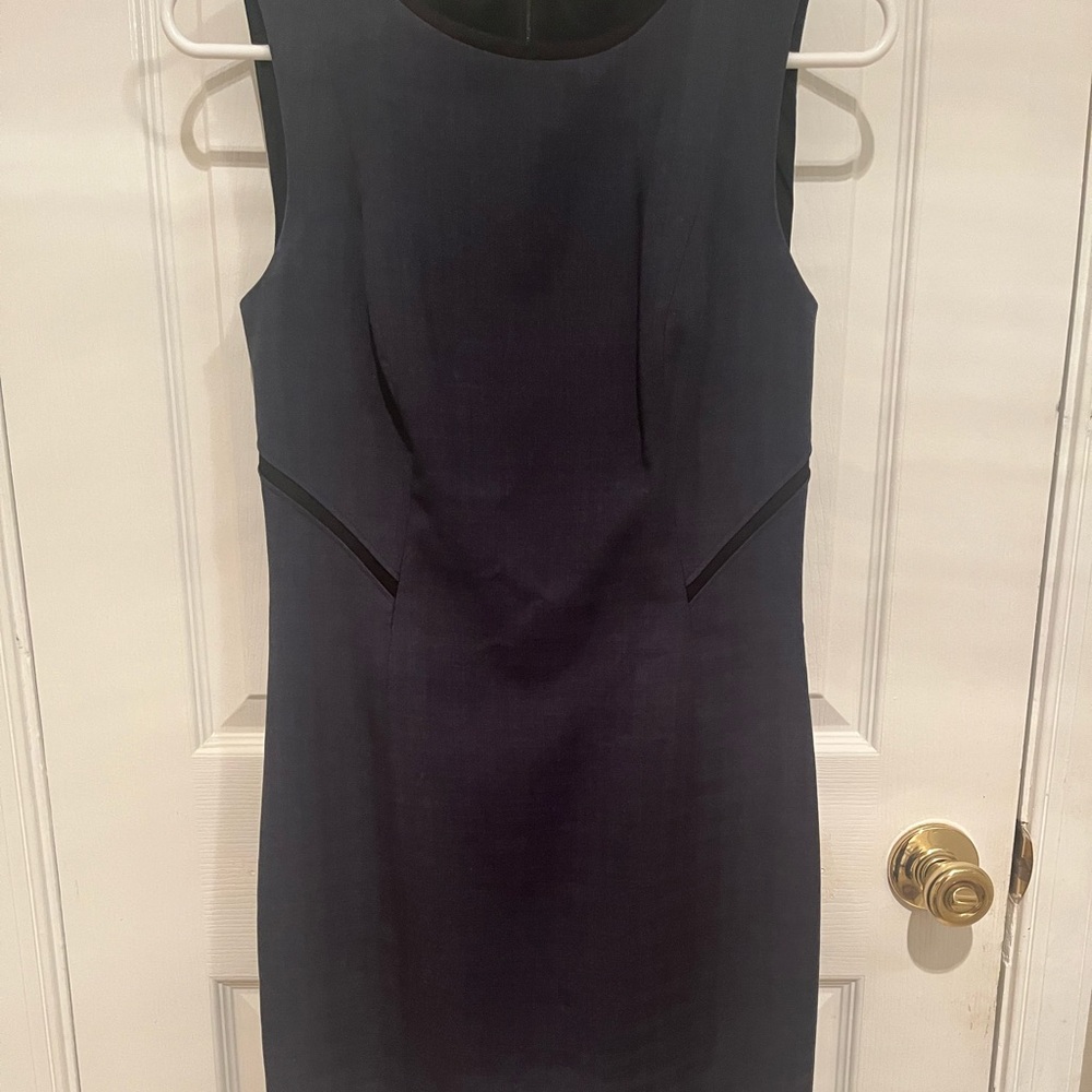 Elegant Navy/Black Sleeveless Dress